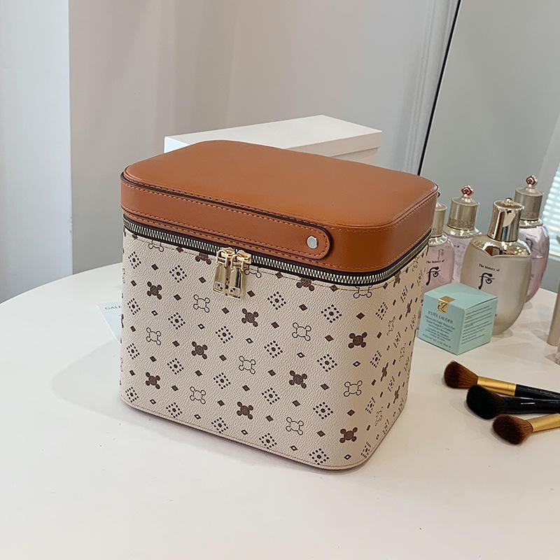Factory manufacturer simple wholesale design custom logo high quality waterproof pu portable leather cosmetic bag